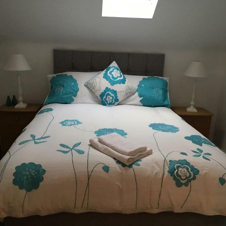 Spacious And Bright Town Centre Apartment Ballycastle Zewnętrze zdjęcie